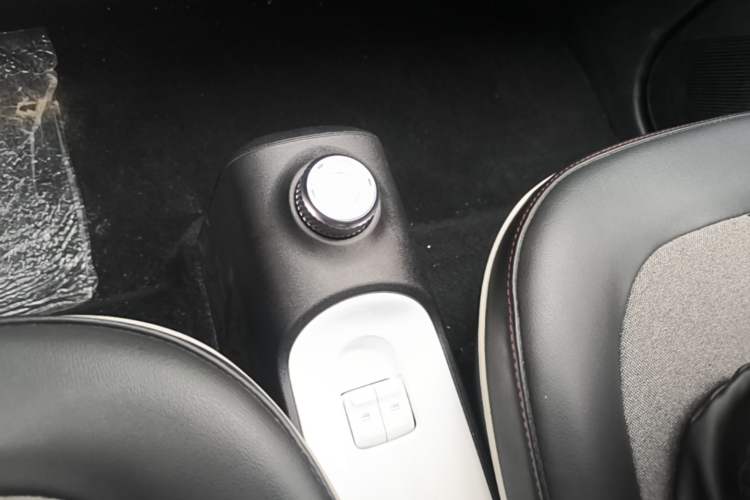Used Wuling Hongguang MINIEV 2022 GAMEBOY 200km Gaming Edition with Lithium Iron Phosphate Gear Lever