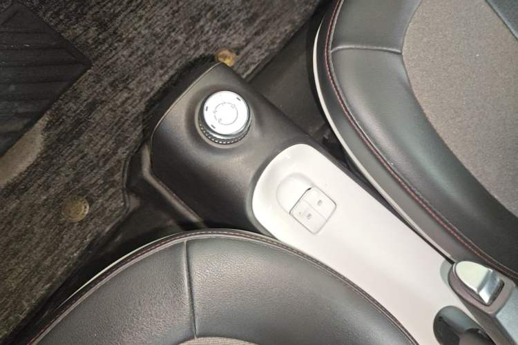 Used Wuling Hongguang MINIEV 2022 GAMEBOY 200km Gaming Edition with Lithium Iron Phosphate Gear Lever