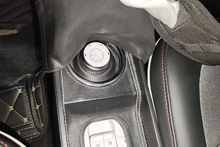 Used Wuling Hongguang MINIEV 2022 GAMEBOY 200km Gaming Edition with Lithium Iron Phosphate Gear Lever