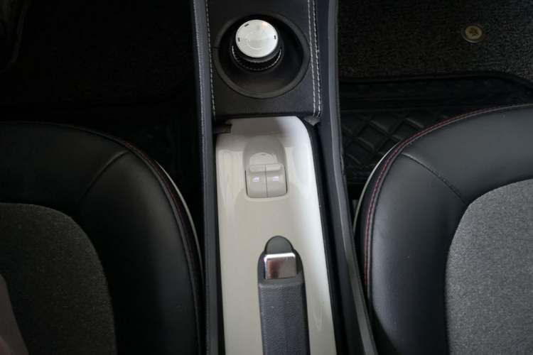 Used Wuling Hongguang MINIEV 2022 GAMEBOY 300km Enthusiast Model with Lithium Iron Phosphate Gear Lever