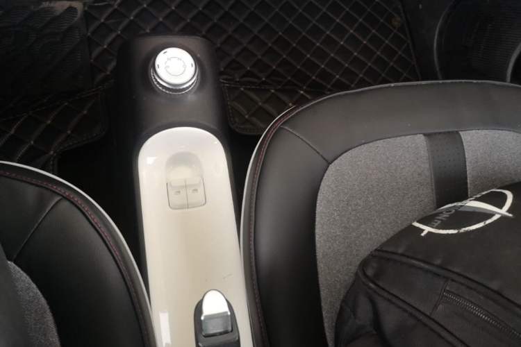 Used Wuling Hongguang MINIEV 2022 GAMEBOY 300km Enthusiast Model with Lithium Iron Phosphate Gear Lever