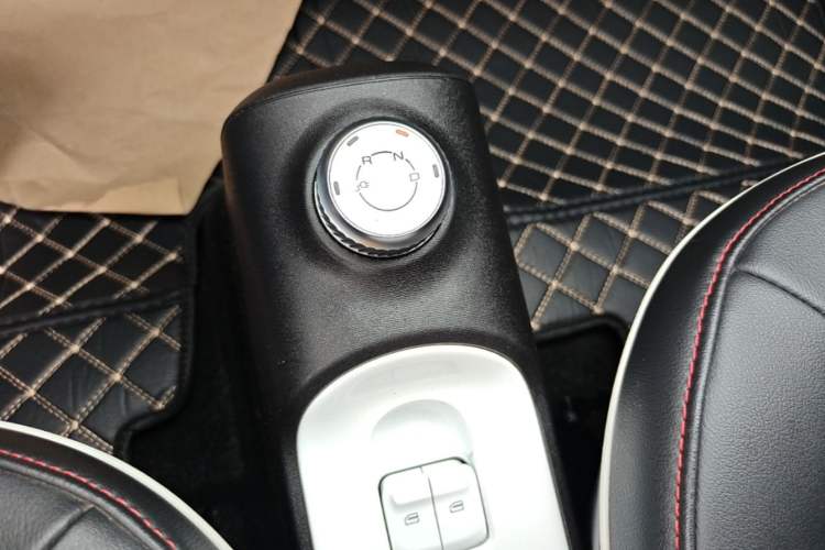 Used Wuling Hongguang MINIEV 2022 GAMEBOY 300km Enthusiast Model with Lithium Iron Phosphate Gear Lever