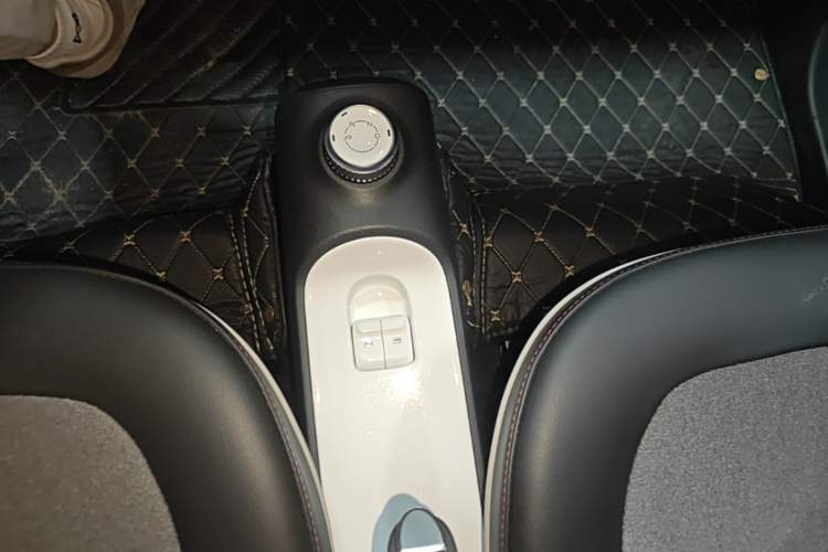 Used Wuling Hongguang MINIEV 2022 GAMEBOY 200km Gaming Edition with Lithium Iron Phosphate Gear Lever