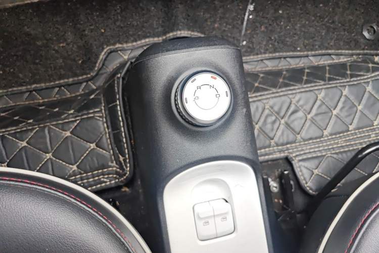 Used Wuling Hongguang MINIEV 2022 GAMEBOY 200km Gaming Edition with Lithium Iron Phosphate Gear Lever