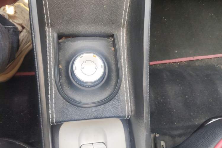 Used Wuling Hongguang MINIEV 2022 GAMEBOY 200km Gaming Edition with Lithium Iron Phosphate Gear Lever