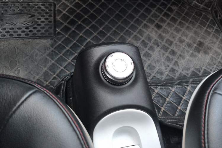 Used Wuling Hongguang MINIEV 2022 GAMEBOY 300km Enthusiast Model with Lithium Iron Phosphate Gear Lever