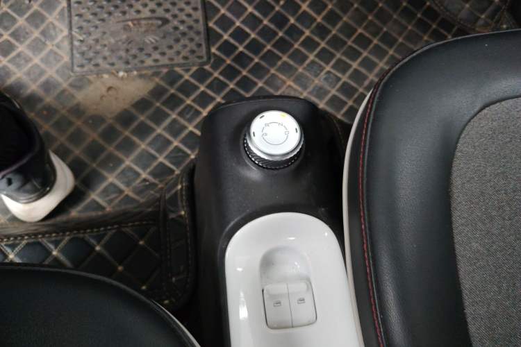 Used Wuling Hongguang MINIEV 2022 GAMEBOY 200km Gaming Edition with Lithium Iron Phosphate Gear Lever