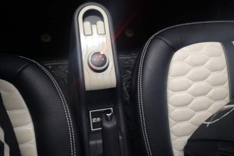 Used Wuling Hongguang MINIEV 2022 Macaron Premium Model – Lithium Iron Phosphate Gear Lever