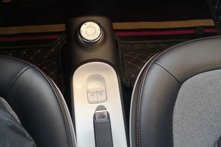 Used Wuling Hongguang MINIEV 2022 GAMEBOY 300km Enthusiast Model with Lithium Iron Phosphate Gear Lever
