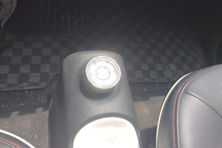 Used Wuling Hongguang MINIEV 2022 GAMEBOY 300km Enthusiast Model with Lithium Iron Phosphate Gear Lever