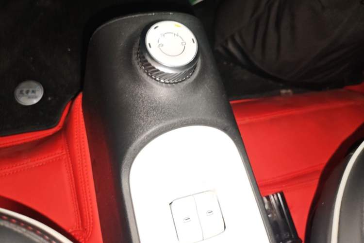 Used Wuling Hongguang MINIEV 2022 GAMEBOY 200km Gaming Edition with Lithium Iron Phosphate Gear Lever