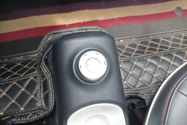 Used Wuling Hongguang MINIEV 2022 GAMEBOY 200km Gaming Edition with Lithium Iron Phosphate Gear Lever