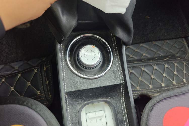 Used Wuling Hongguang MINIEV 2022 GAMEBOY 200km Gaming Edition with Lithium Iron Phosphate Gear Lever