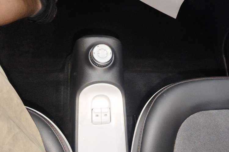 Used Wuling Hongguang MINIEV 2022 GAMEBOY 200km Gaming Edition with Lithium Iron Phosphate Gear Lever