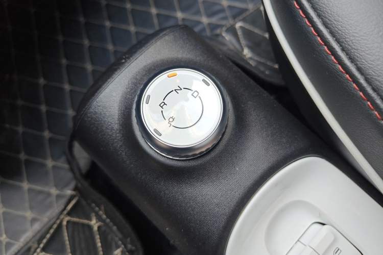 Used Wuling Hongguang MINIEV 2022 GAMEBOY 200km Gaming Edition with Lithium Iron Phosphate Gear Lever