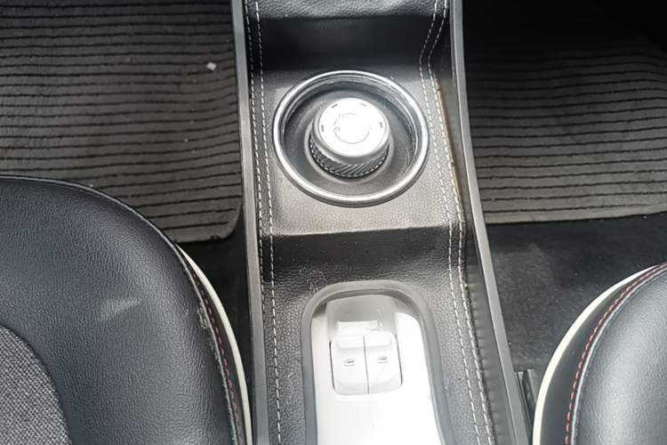 Used Wuling Hongguang MINIEV 2022 GAMEBOY 200km Gaming Edition with Lithium Iron Phosphate Gear Lever