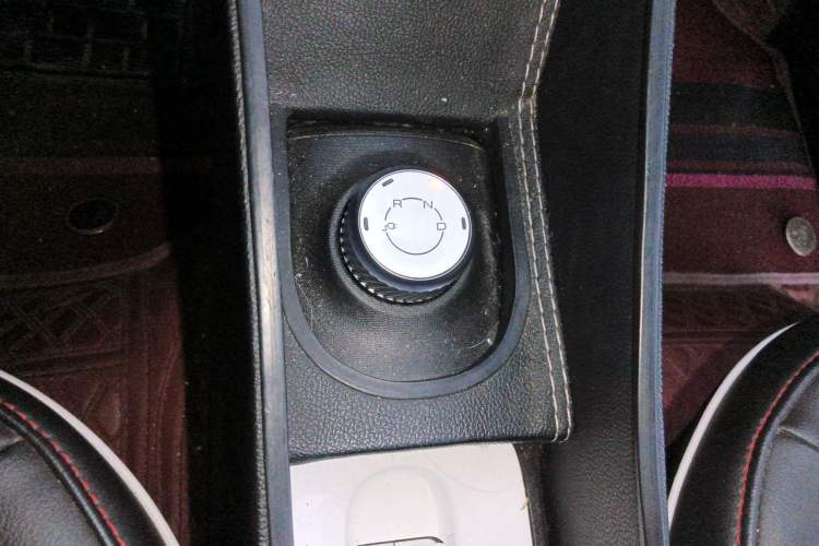 Used Wuling Hongguang MINIEV 2022 GAMEBOY 200km Gaming Edition with Lithium Iron Phosphate Gear Lever
