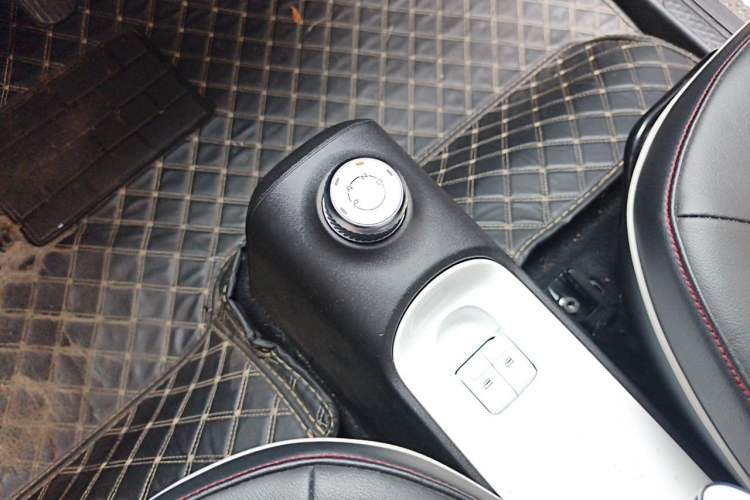 Used Wuling Hongguang MINIEV 2022 GAMEBOY 300km Enthusiast Model with Lithium Iron Phosphate Gear Lever