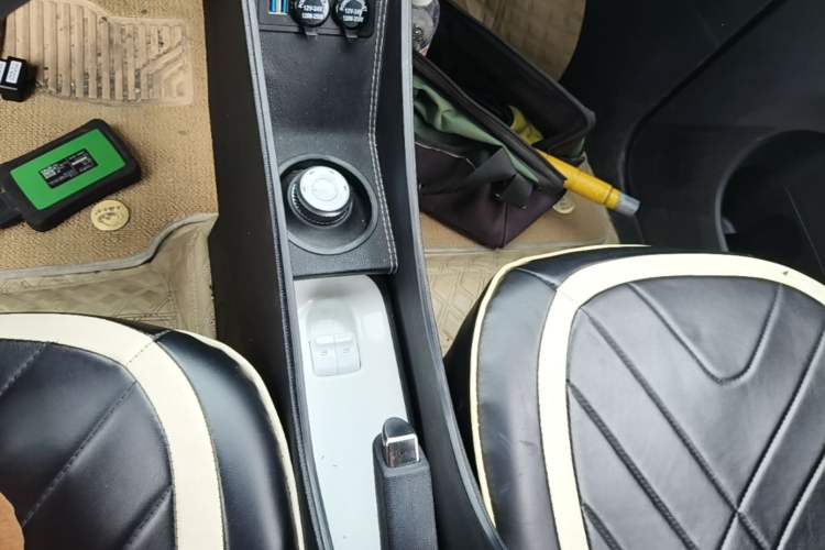 Used Wuling Hongguang MINIEV 2022 GAMEBOY 200km Play Edition with Lithium Iron Phosphate Gear Lever