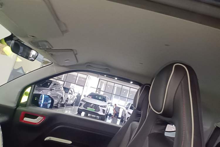 Used Wuling Hongguang MINIEV 2022 GAMEBOY 200km Gaming Edition with Lithium Iron Phosphate Headliner