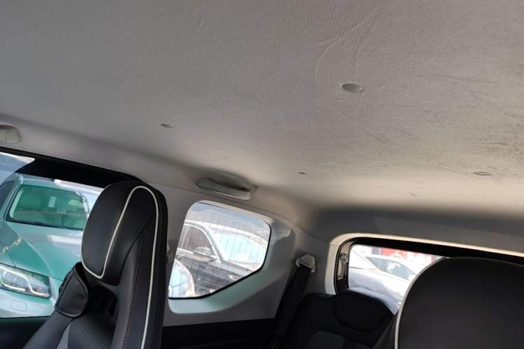 Used Wuling Hongguang MINIEV 2022 GAMEBOY 200km Play Edition with Lithium Iron Phosphate Headliner