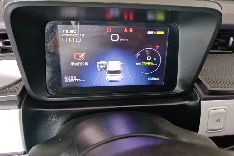 Used Wuling Hongguang MINIEV 2022 GAMEBOY 300km Enthusiast Model with Lithium Iron Phosphate Instrument Cluster