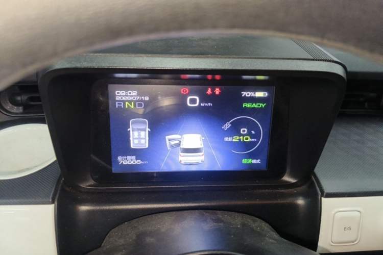 Used Wuling Hongguang MINIEV 2022 GAMEBOY 300km Enthusiast Model with Lithium Iron Phosphate Instrument Cluster