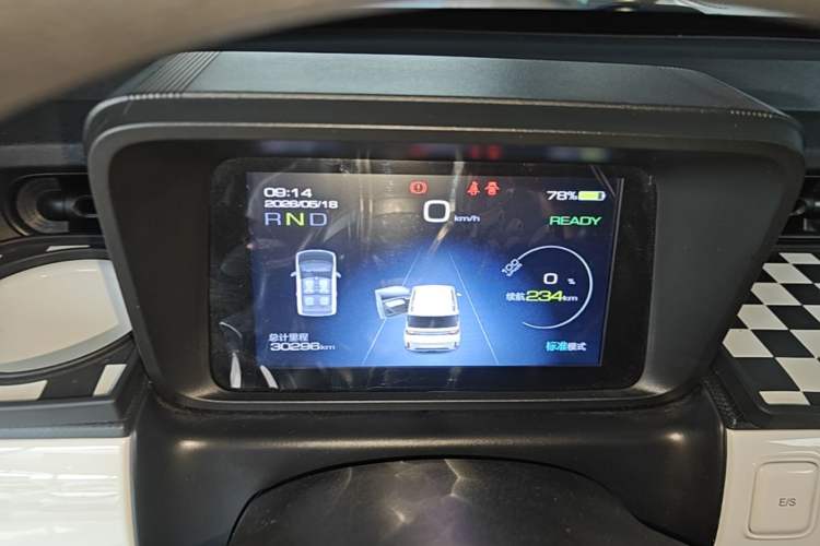 Used Wuling Hongguang MINIEV 2022 GAMEBOY 300km Enthusiast Model with Lithium Iron Phosphate Instrument Cluster