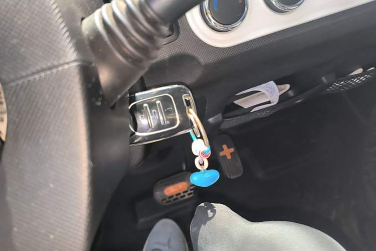 Used Wuling Hongguang MINIEV 2022 Easy Version Lithium Iron Phosphate Interior 1