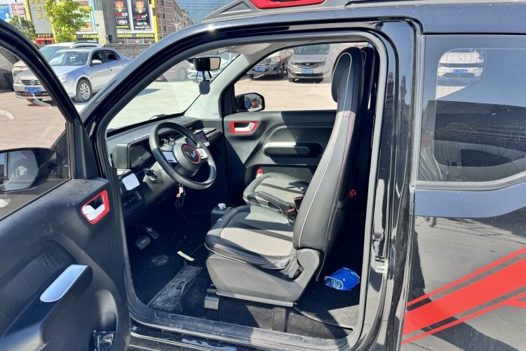 Used Wuling Hongguang MINIEV 2022 GAMEBOY 300km Enthusiast Model with Lithium Iron Phosphate Interior 2