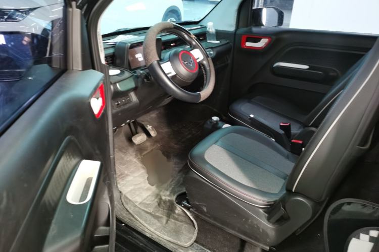 Used Wuling Hongguang MINIEV 2022 GAMEBOY 300km Enthusiast Model with Lithium Iron Phosphate Interior 3