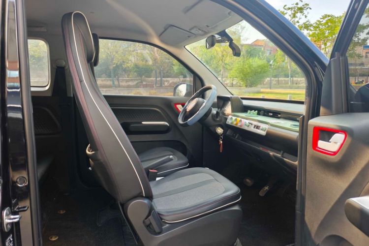 Used Wuling Hongguang MINIEV 2022 GAMEBOY 300km Enthusiast Model with Lithium Iron Phosphate Interior 3