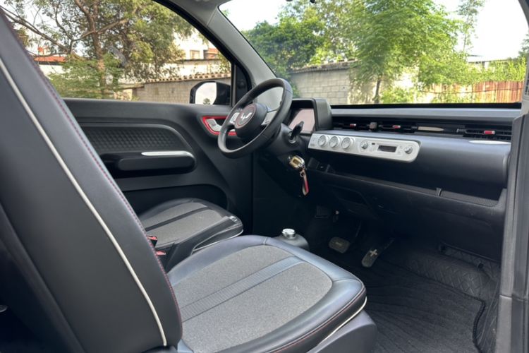 Used Wuling Hongguang MINIEV 2022 GAMEBOY 300km Enthusiast Model with Lithium Iron Phosphate Interior 3