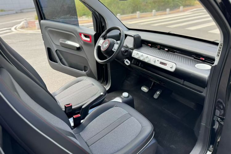Used Wuling Hongguang MINIEV 2022 GAMEBOY 200km Gaming Edition with Lithium Iron Phosphate Interior 4