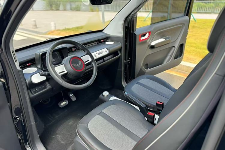 Used Wuling Hongguang MINIEV 2022 GAMEBOY 200km Gaming Edition with Lithium Iron Phosphate Interior 5