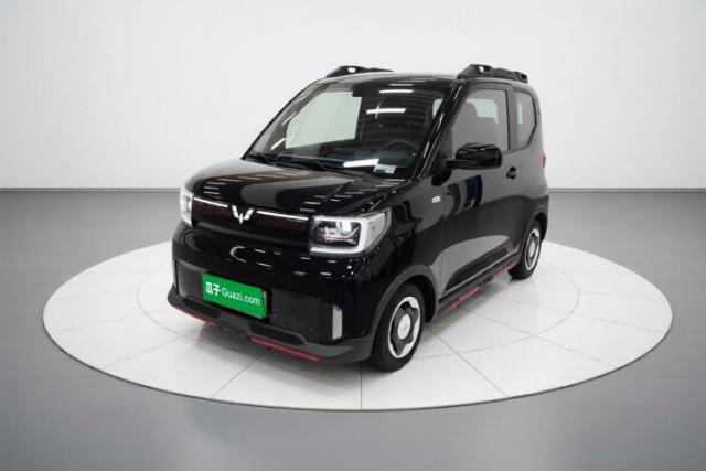 Ojetý Wuling Hongguang MINIEV 2022 GAMEBOY 300km Enthusiast Model with Lithium Iron Phosphate