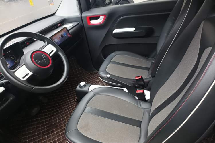 Used Wuling Hongguang MINIEV 2022 GAMEBOY 200km Gaming Edition with Lithium Iron Phosphate Left Front Seat