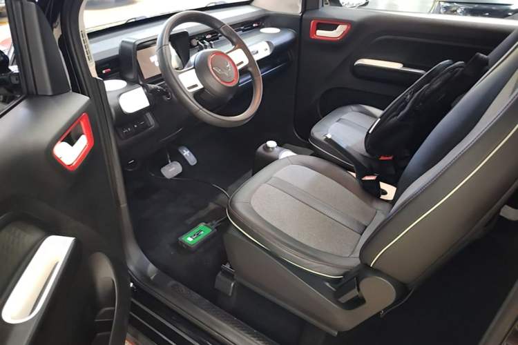 Used Wuling Hongguang MINIEV 2022 GAMEBOY 300km Enthusiast Model with Lithium Iron Phosphate Left Front Seat