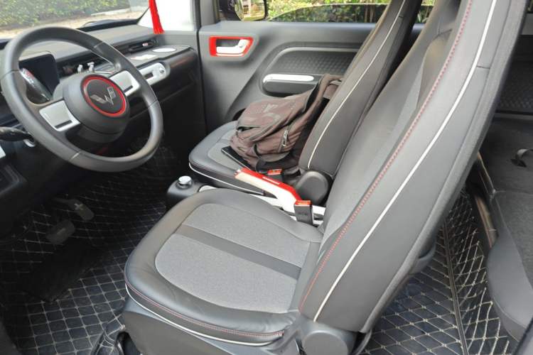 Used Wuling Hongguang MINIEV 2022 GAMEBOY 200km Gaming Edition with Lithium Iron Phosphate Left Front Seat