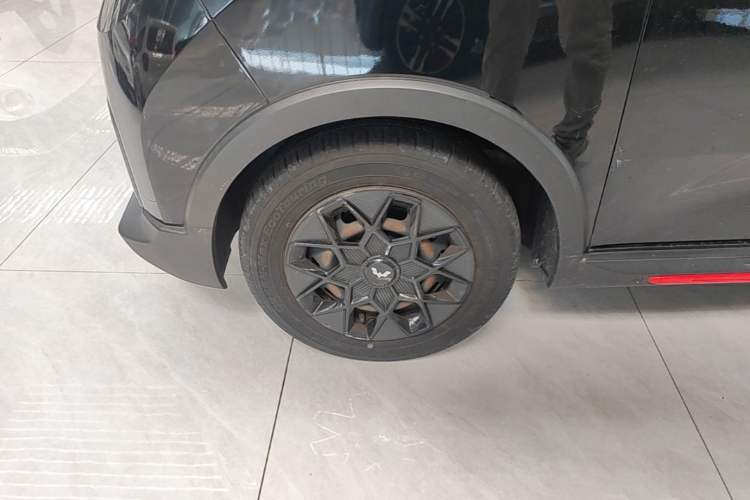 Used Wuling Hongguang MINIEV 2022 GAMEBOY 200km Gaming Edition with Lithium Iron Phosphate Left Front Wheel Hub