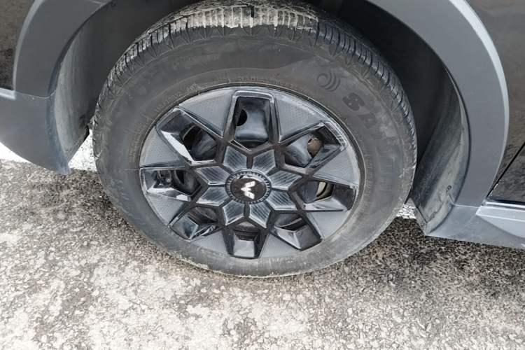 Used Wuling Hongguang MINIEV 2022 GAMEBOY 200km Gaming Edition with Lithium Iron Phosphate Left Front Wheel Hub