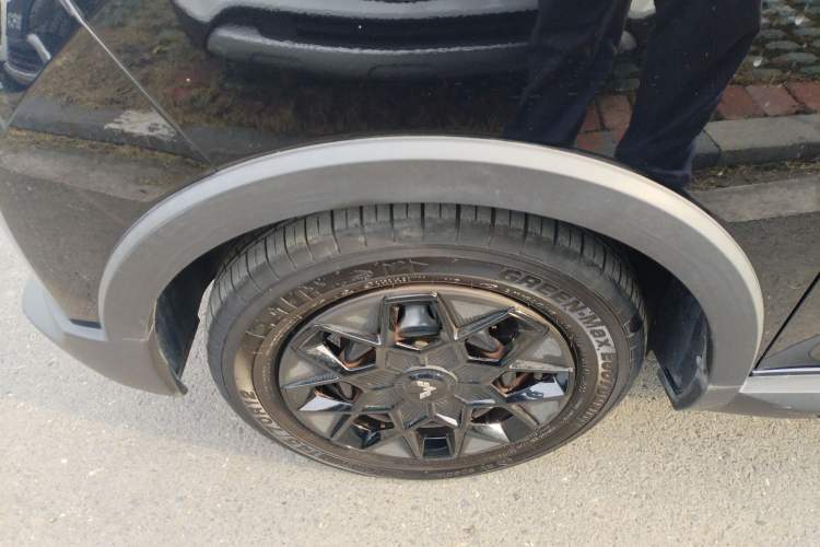Used Wuling Hongguang MINIEV 2022 GAMEBOY 200km Play Edition with Lithium Iron Phosphate Left Front Wheel Hub