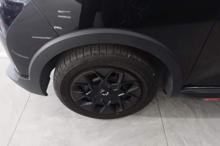 Used Wuling Hongguang MINIEV 2022 GAMEBOY 200km Play Edition with Lithium Iron Phosphate Left Front Wheel Hub