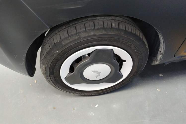 Used Wuling Hongguang MINIEV 2022 Macaron Premium Model – Lithium Iron Phosphate Left Front Wheel Hub