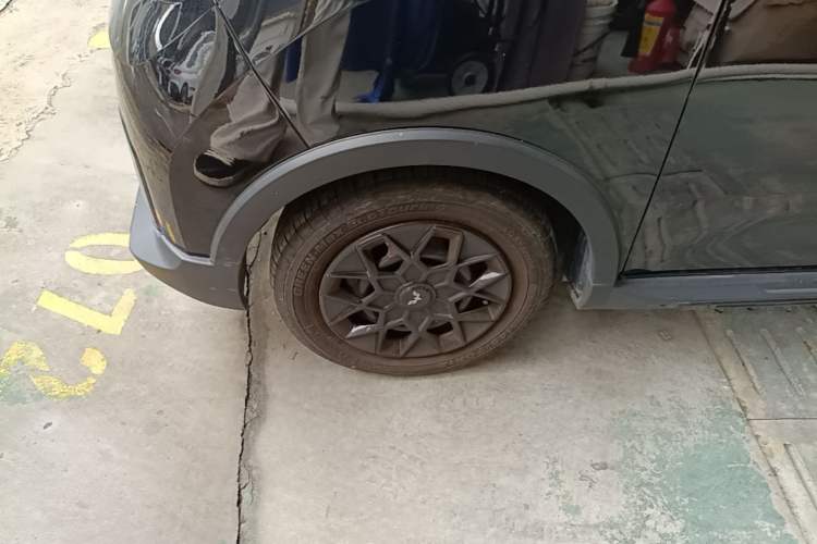 Used Wuling Hongguang MINIEV 2022 GAMEBOY 200km Play Edition with Lithium Iron Phosphate Left Front Wheel Hub