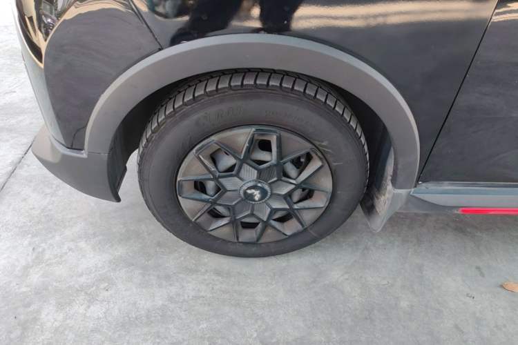 Used Wuling Hongguang MINIEV 2022 GAMEBOY 200km Play Edition with Lithium Iron Phosphate Left Front Wheel Hub