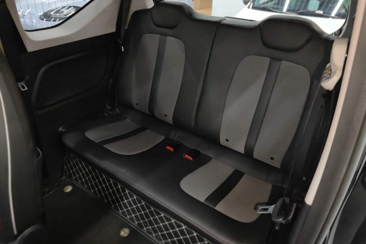 Used Wuling Hongguang MINIEV 2022 GAMEBOY 200km Gaming Edition with Lithium Iron Phosphate Left Rear Seat