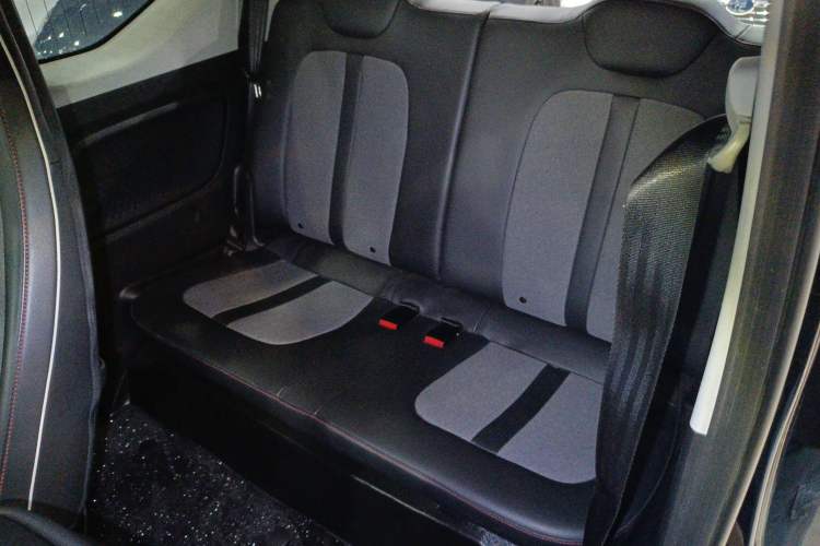 Used Wuling Hongguang MINIEV 2022 GAMEBOY 300km Enthusiast Model with Lithium Iron Phosphate Left Rear Seat