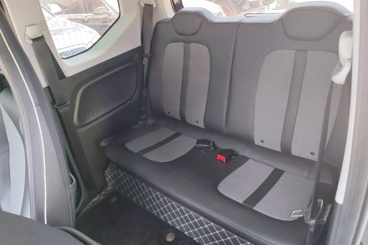 Used Wuling Hongguang MINIEV 2022 GAMEBOY 200km Play Edition with Lithium Iron Phosphate Left Rear Seat