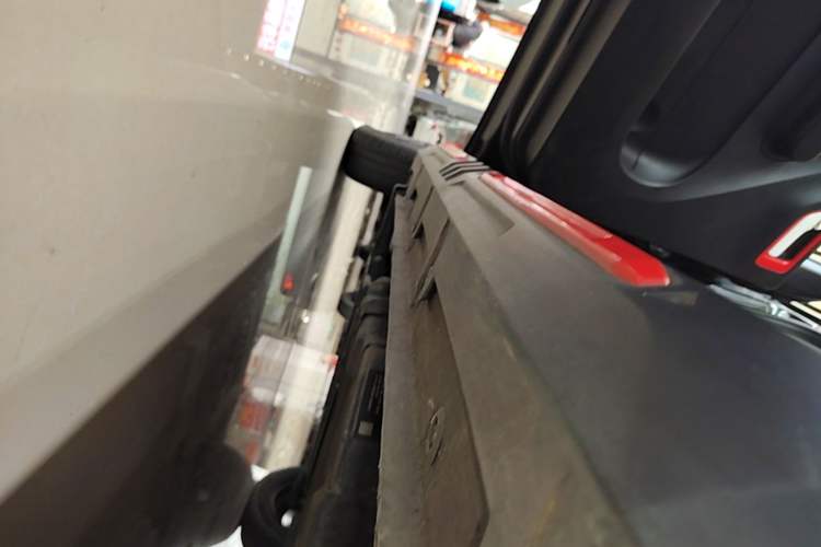 Used Wuling Hongguang MINIEV 2022 GAMEBOY 200km Gaming Edition with Lithium Iron Phosphate Left Side Sill